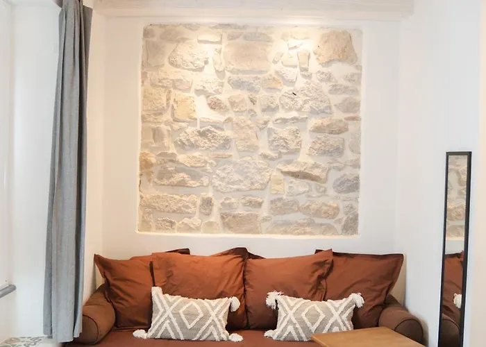 Terra - Stanza Poesia Калофорте